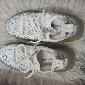 Girls sneakers